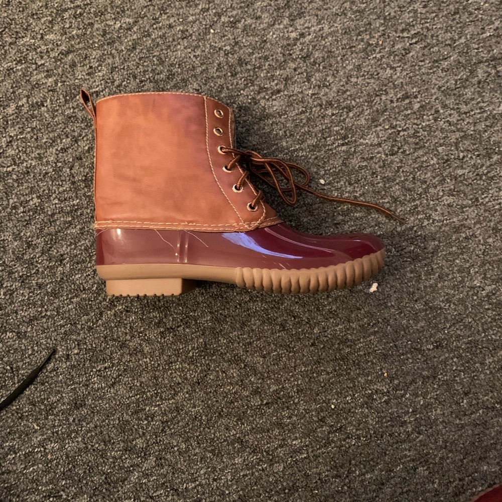 Duck boots
